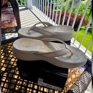 Brand New Vionic High Tide 2 Sandle Size 10